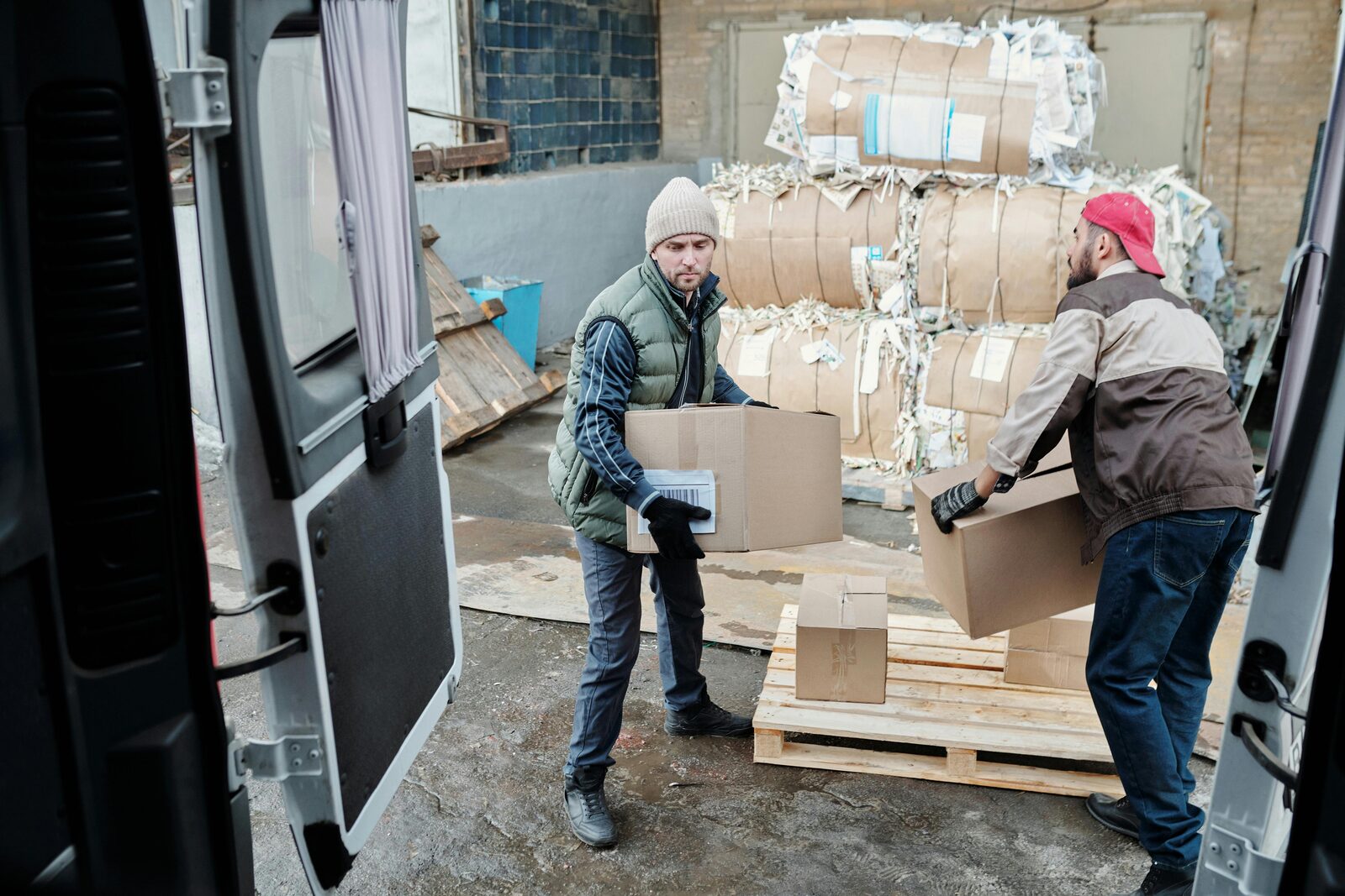 SPXD courier handling high-value cargo
